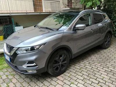 Usata Nissan Qashqai N-Connecta 110 CV (80 kW) 2018 Grigio SUV