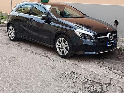 Usata Mercedes A180 109 CV (80 kW) 2017 Nero Berlina