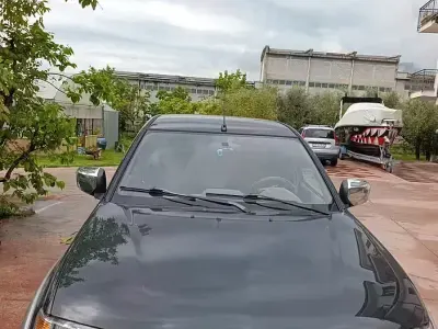 Usata Mitsubishi L 136 CV (100 kW) 2007 Nero SUV