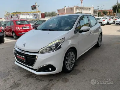 Usata Peugeot 208 Allure 82 CV (60 kW) 2018 Bianco Utilitaria