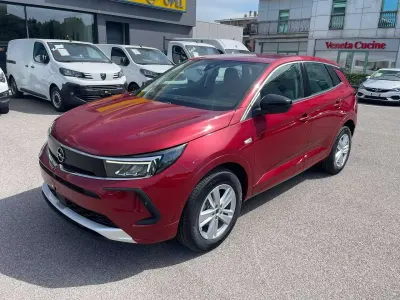Usado Opel Grandland X Edition 131 CV (96 kW) 2024 Rojo SUV
