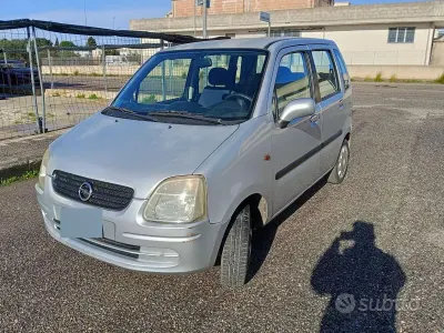 Usata Opel Agila 75 CV (55 kW) 2004 Grigio Monovolume