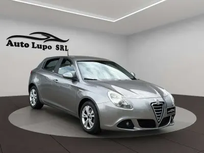Usado Alfa Romeo Giulietta Distinctive 170 CV (125 kW) 2011 Gris Utilitario