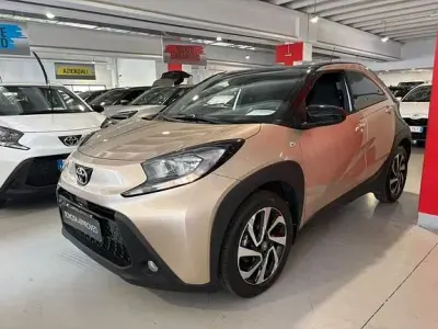 Usata Toyota Aygo X Trend 72 CV (52 kW) 2023 Ginger beige & black met SUV