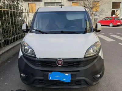 Usata Fiat Doblò 272 CV (200 kW) 2019 Bianco Monovolume