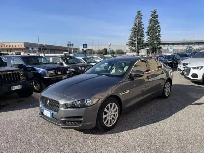 Usata Jaguar XE Portfolio 179 CV (131 kW) 2017 Grigio Berlina