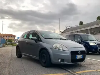 Usata Fiat Grande Punto Sport 90 CV (66 kW) 2007 Grigio Utilitaria