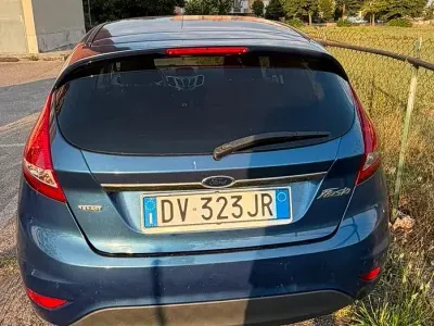 Usata Ford Fiesta 68 CV (50 kW) 2009 Bluazzurro Berlina