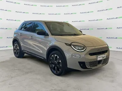 Usata Fiat 600 La Prima 101 CV (74 kW) 2025 Beige SUV