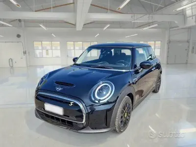 Usata Mini Cooper SE Classic 75 kW (102 CV) 2022 Nero Utilitaria