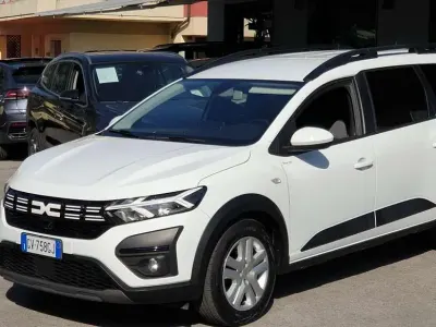 Usata Dacia Jogger Expression 101 CV (74 kW) 2024 Bianco Monovolume
