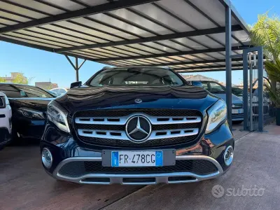 Usata Mercedes GLA200 136 CV (100 kW) 2018 Bluazzurro SUV