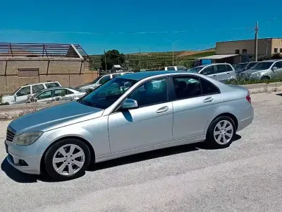 Usata Mercedes C220 170 CV (125 kW) 2008 Grigio Berlina
