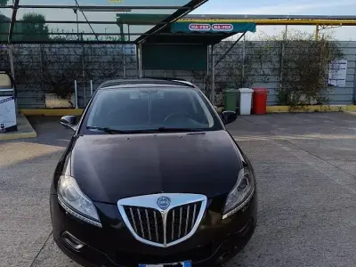 Usata Lancia Delta 105 CV (77 kW) 2009 Nero Utilitaria
