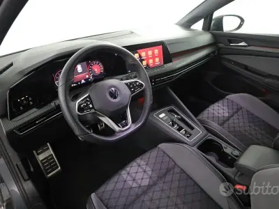 Usata VW Golf VIII R-line 150 CV (110 kW) 2022 Grigio Berlina