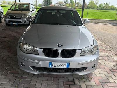 Usata BMW 118 122 CV (89 kW) 2004 Grigio Utilitaria