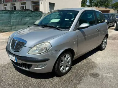 Usata Lancia Ypsilon 69 CV (50 kW) 2005 Argento Utilitaria