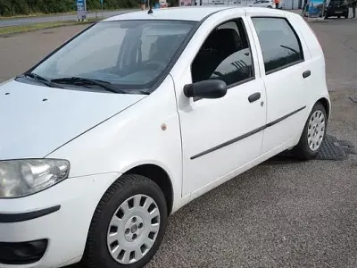 Begagnad Fiat Punto 60 HK (44 kW) 2010 Vit Halvkombi