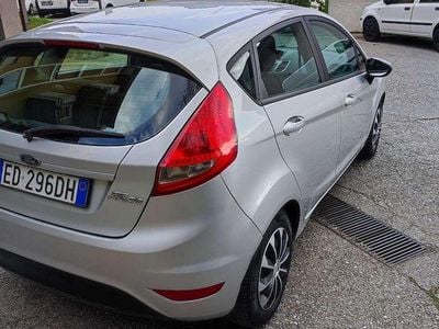 Gebraucht Ford Fiesta 68 PS (50 kW) 2010 Silber Limousine