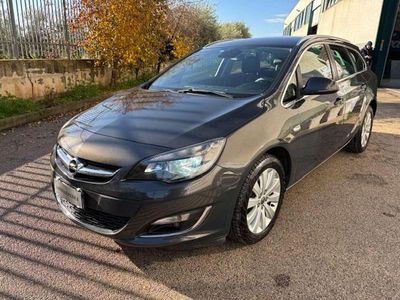 Usata Opel Astra Cosmo 131 CV (96 kW) 2014 Grigio scuro metallizzato Station wagon