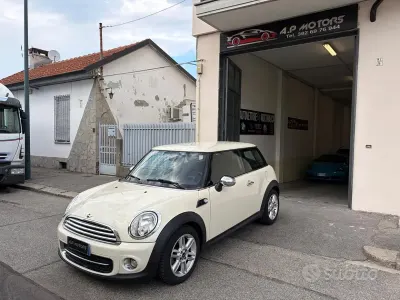 Usata Mini Cooper D 112 CV (82 kW) 2012 Beige Utilitaria