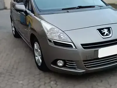 Usata Peugeot 5008 112 CV (82 kW) 2011 Giallo Monovolume