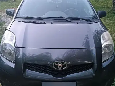 Usata Toyota Yaris 69 CV (50 kW) 2009 Grigio Utilitaria