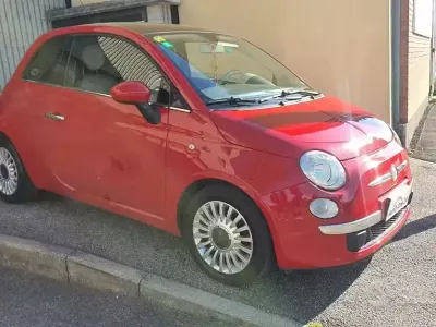 Begagnad Fiat 500 Lounge 85 HK (62 kW) 2011 Röd Halvkombi