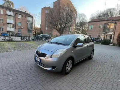 Usata Toyota Yaris Verso 87 CV (63 kW) 2006 Grigio Monovolume