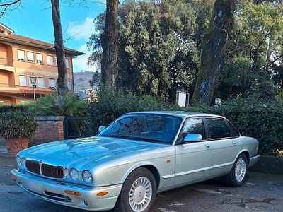 Usata Jaguar XJ8 Executive 237 CV (174 kW) 1998 Blu Berlina
