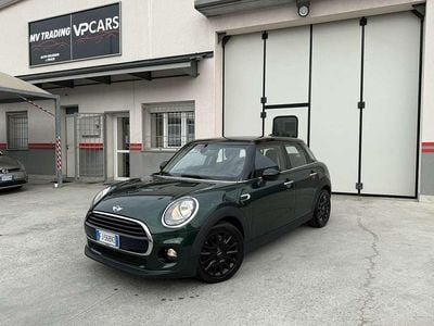 Begagnad Mini Cooper Seven 136 HK (100 kW) 2017 Grön Halvkombi