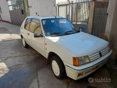 Usata Peugeot 205 54 CV (39 kW) 1989 Bianco Utilitaria