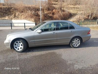 Usata Mercedes C200 Elegance 122 CV (89 kW) 2003 Grigio Berlina