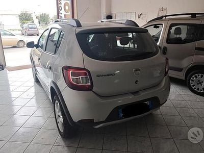 Usata Dacia Sandero Stepway 90 CV (66 kW) 2015 Grigio Monovolume