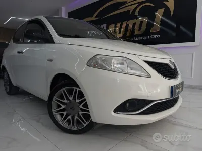 Usata Lancia Ypsilon Platinum 69 CV (50 kW) 2016 Bianco Utilitaria