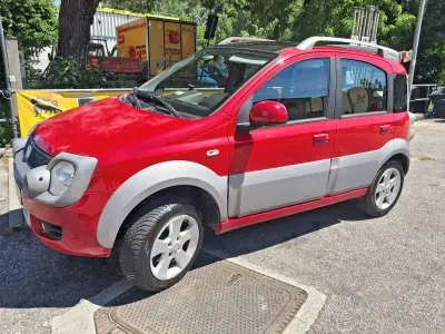Usata Fiat Panda 4x4 Cross 69 CV (50 kW) 2010 Rosso Utilitaria