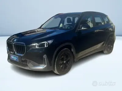 Käytetty BMW X1 150 HP (110 kW) 2023 Musta Katumaasturi
