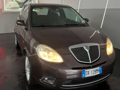 Usata Lancia Ypsilon 60 CV (44 kW) 2009 Cuoio Utilitaria