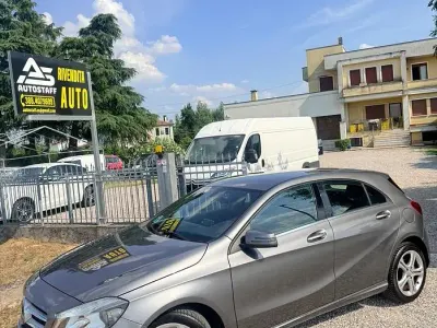 Usata Mercedes A180 109 CV (80 kW) 2015 Grigio Utilitaria