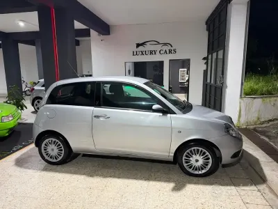 Begagnad Lancia Ypsilon 60 HK (44 kW) 2009 Grå Halvkombi