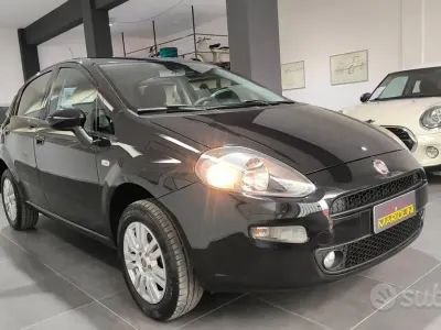 Usata Fiat Punto Lounge 70 CV (51 kW) 2015 Nero Utilitaria