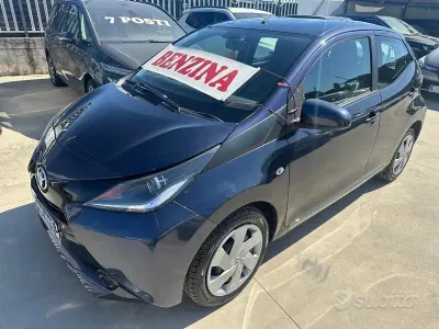 Usata Toyota Aygo X-play 69 CV (50 kW) 2015 Bluazzurro Utilitaria