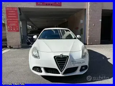 Usata Alfa Romeo Giulietta Distinctive 105 CV (77 kW) 2011 Bianco Utilitaria