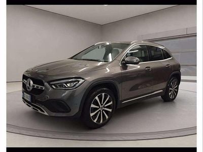 Usata Mercedes GLA200 Premium 150 CV (110 kW) 2021 Grigio artense SUV