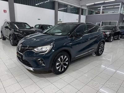 Usata Renault Captur Zen 101 CV (74 kW) 2023 Grigio SUV