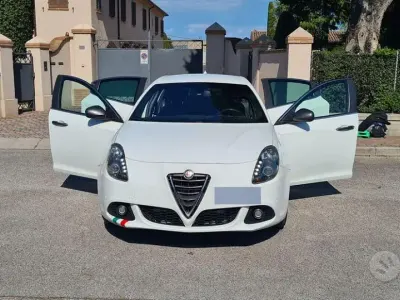 Usata Alfa Romeo Giulietta Quadrifoglio Verde 175 CV (128 kW) 2014 Bianco Utilitaria