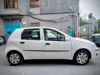 Usata Fiat Punto Dynamic 80 CV (58 kW) 2003 Bianco Berlina