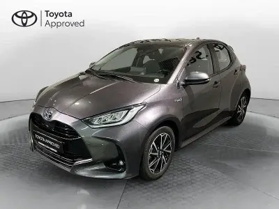Usata Toyota Yaris Comfort 115 CV (84 kW) 2021 Grigio Utilitaria
