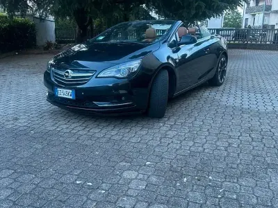 Usata Opel Cascada 120 CV (88 kW) 2015 Nero Cabrio