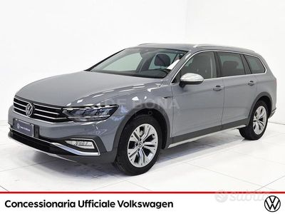 Usata VW Passat Alltrack 200 CV (147 kW) 2024 Grigio Station wagon